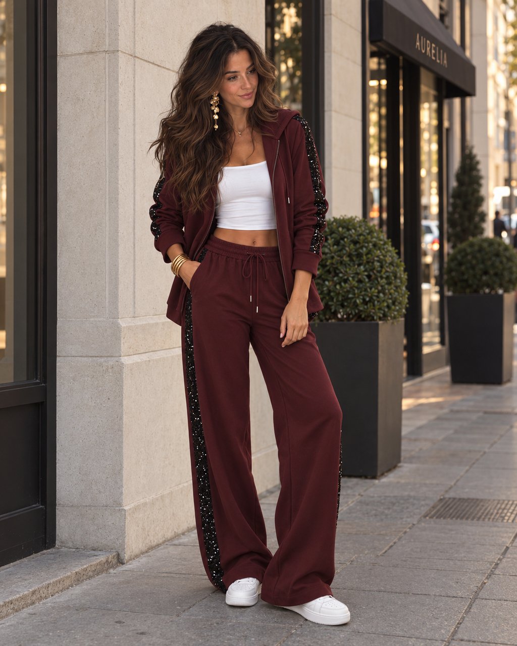 Lola, chándal con detalles de lentejuelas – foto 11