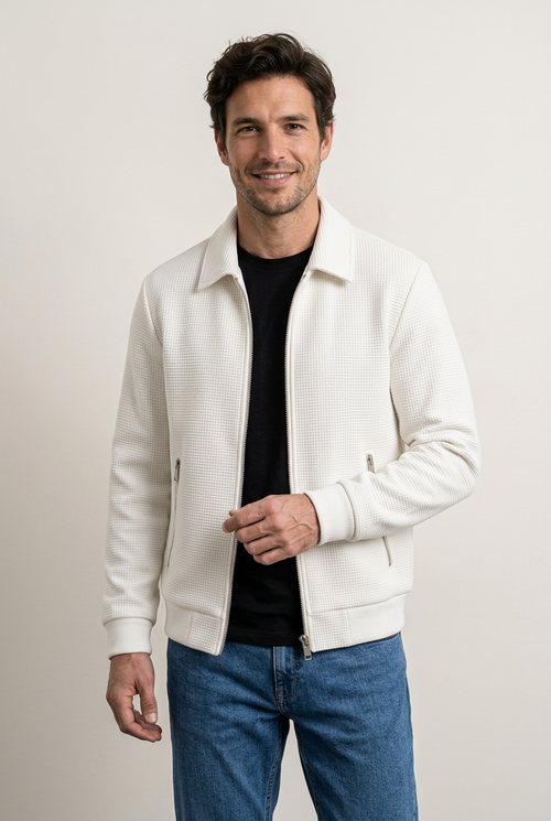 Adrián chaqueta blanca con modelo