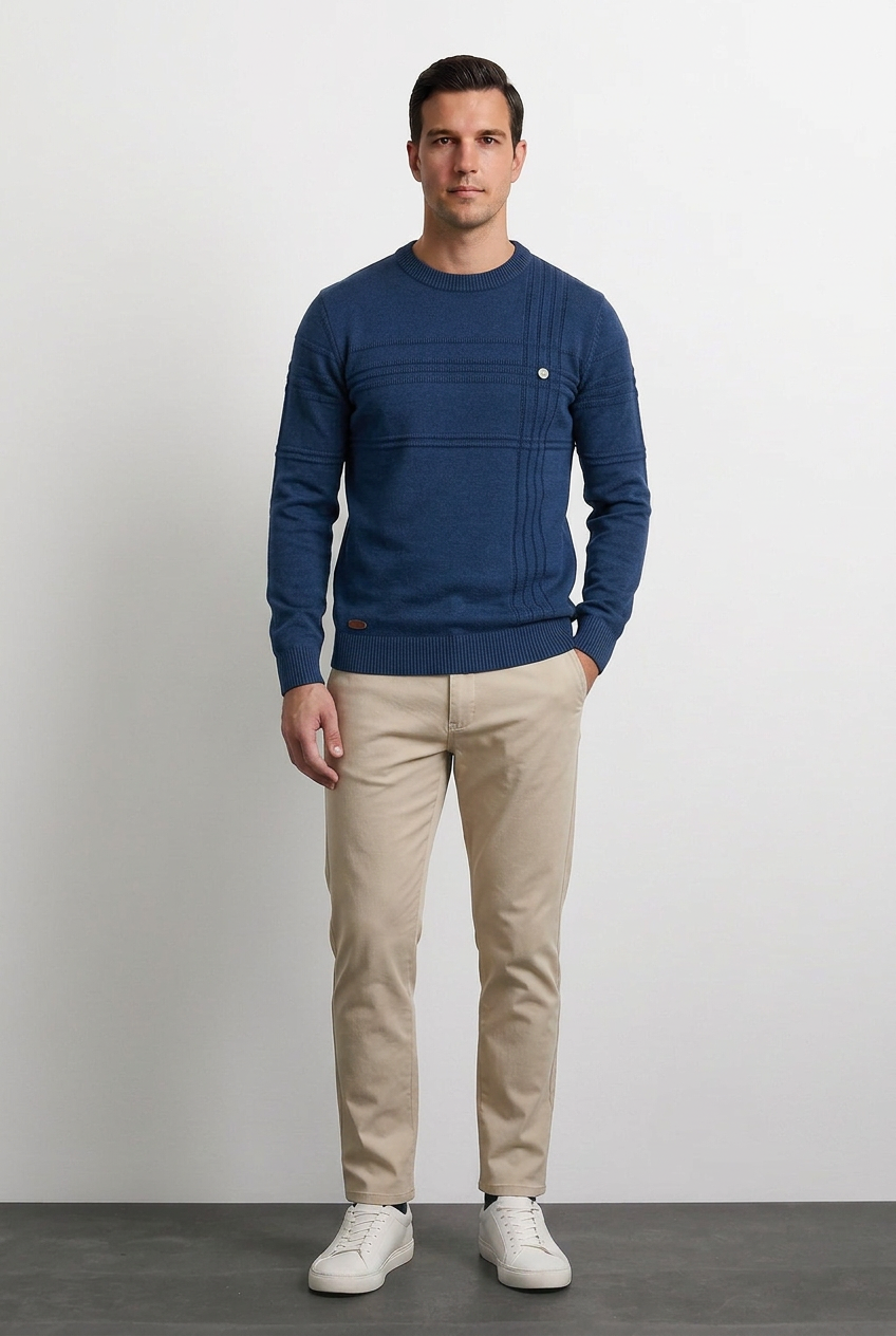 Rodrigo azul marino con modelo