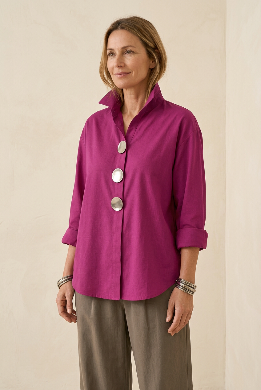 Blusa Pilar fucsia con modelo