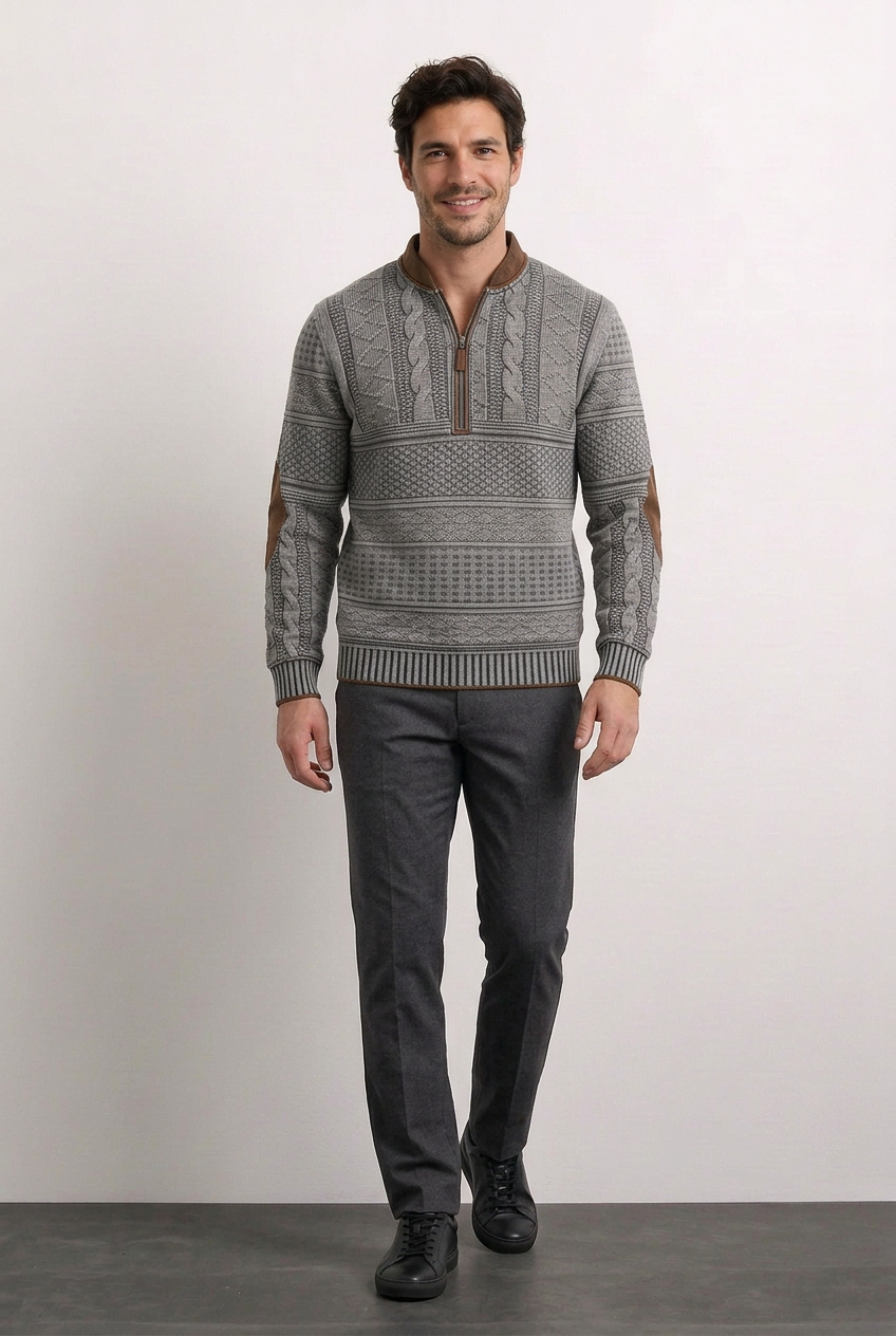 Lorenzo jersey gris con modelo caminando