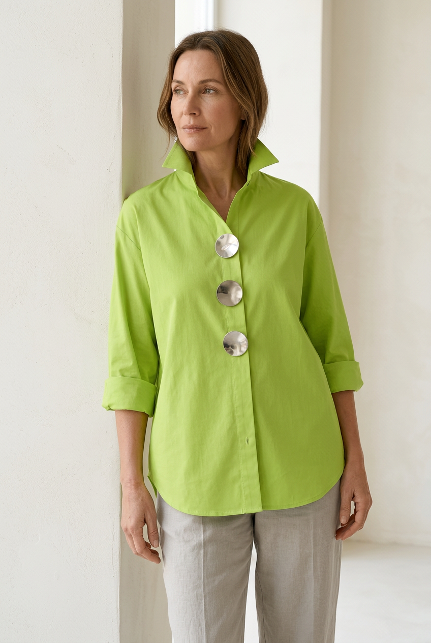 Blusa Pilar verde lima con modelo