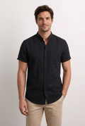Tomás camisa negra con modelo