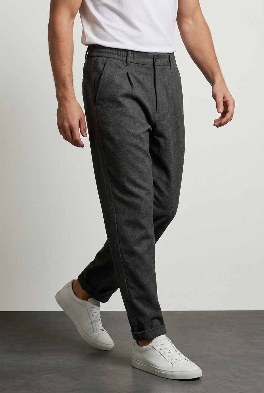 Víctor pantalón gris oscuro con modelo
