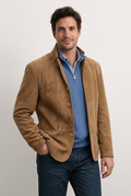Jorge camel con modelo